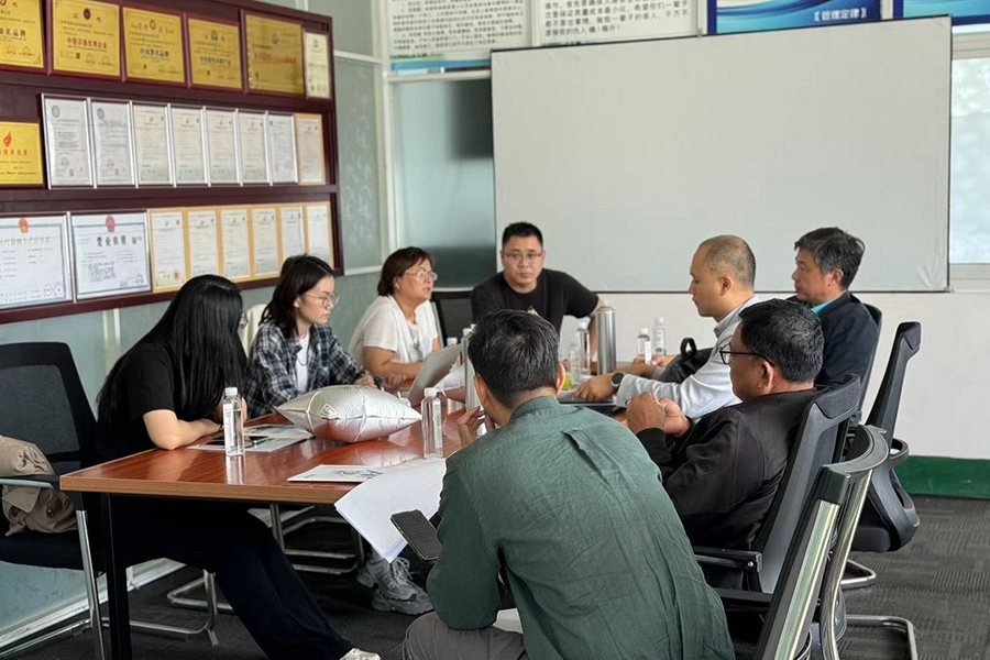 Mjanmarska inšpekcia továrne na zákazníka